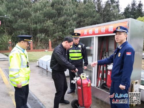省交通运输执法局六支队联合崇仁县消防救援大队开展服务区消防安全专项检查 图
