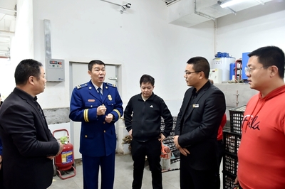 新疆昌吉15个消防检查组集中开展夜查行动，筑牢消防安全防线