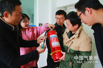 秋冬气象服务强化安全生产，消防检测服务协同助力